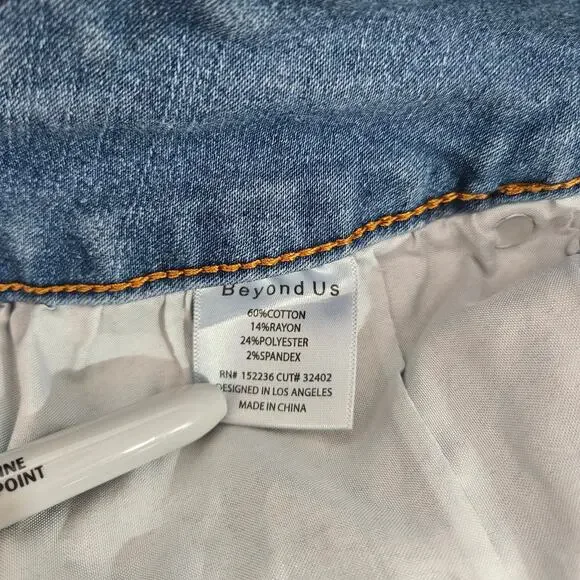 Womens Beyond Us Distressed Jeans Size 20 Blue 3 Button Closure - Picture 10 of 10